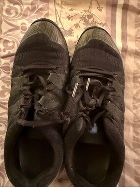 Woman’s Lightweight Black Athletic Sneakers
